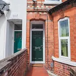 Luxury 2 Bed In Reading - Free Parking & Fast Wi-Fi
