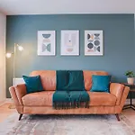 Luxury 2 Bed In Reading - Free Parking & Fast Wi-Fi