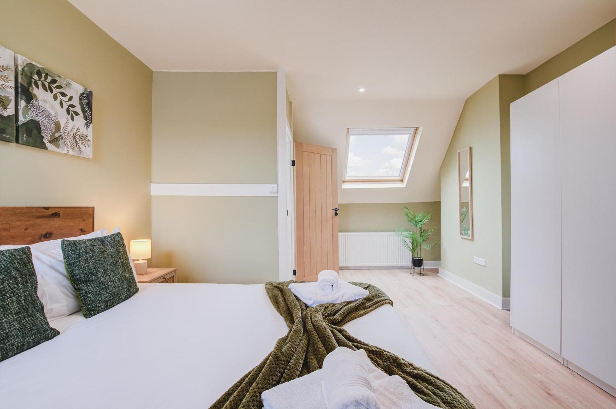 Luxury 2 Bed In - Free Parking & Fast Wi-fi Reading